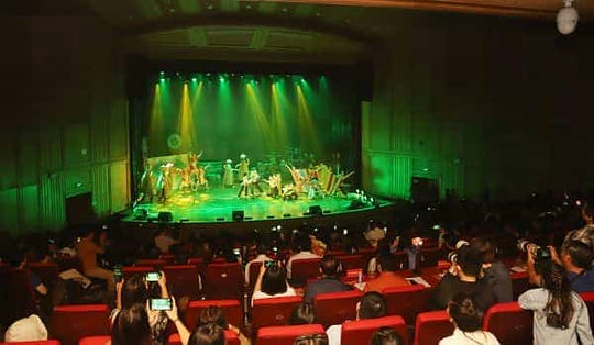 Quang cảnh buổi biểu diễn của Đoàn Văn công Quân khu 3.