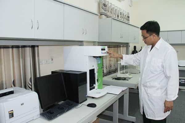 Viện đầu tư nhiều trang thiết bị hiện đại phục vụ nghiên cứu khoa học.