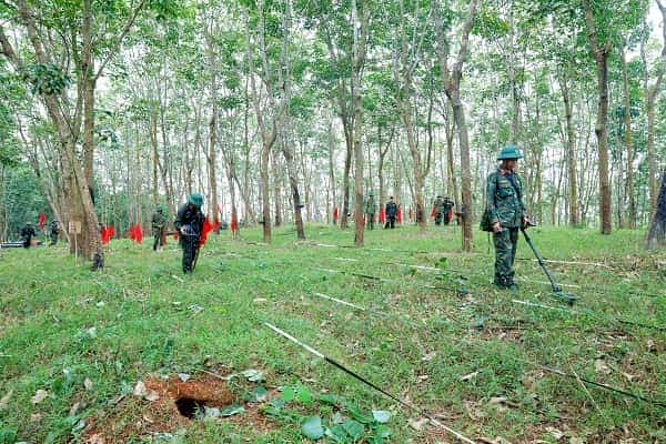 Khu vực thi công ra phá bom mìn, vật nổ.