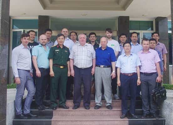 Đoàn chuyên gia Nga sang làm việc tại Viện.