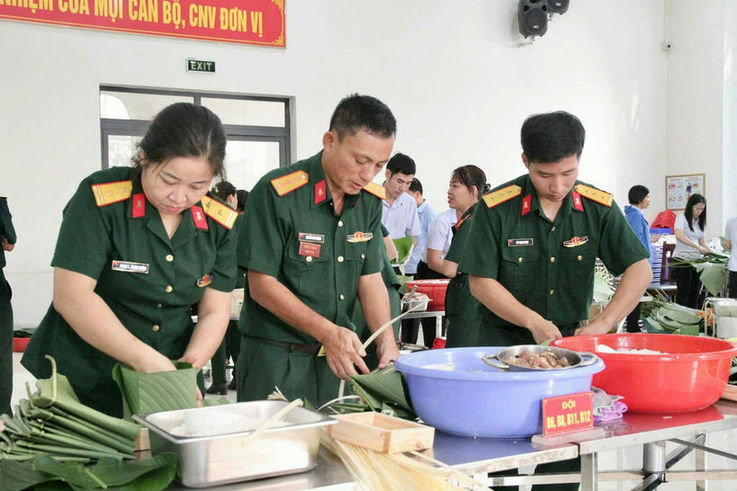 Liên quân Kỹ thuật tham gia hội thi. 